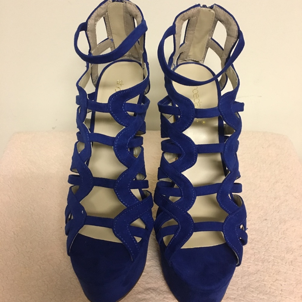 High Heels - Picture 4 of 5